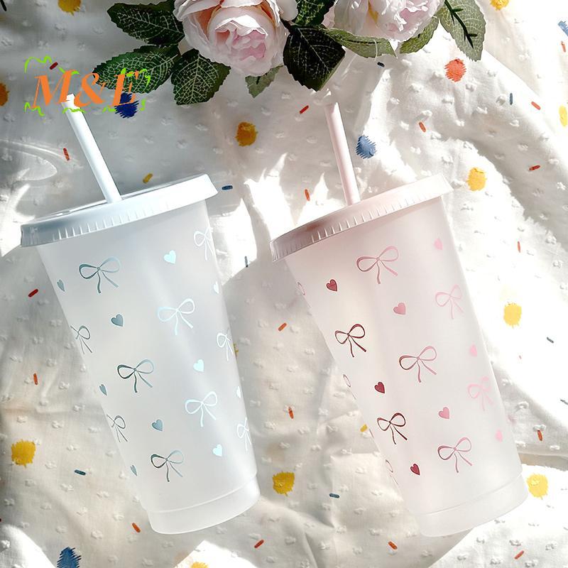 [M&E] Kawaii ขวดน้ํา Aesthetic Tumbler สําหรับน้ําแข็งกาแฟน้ําผลไม้ชาน่ารัก Bowknot ถ้วยพลาสติกพร้อมฝาปิดฟางขวดดื่มแบบพกพา [ใหม่]