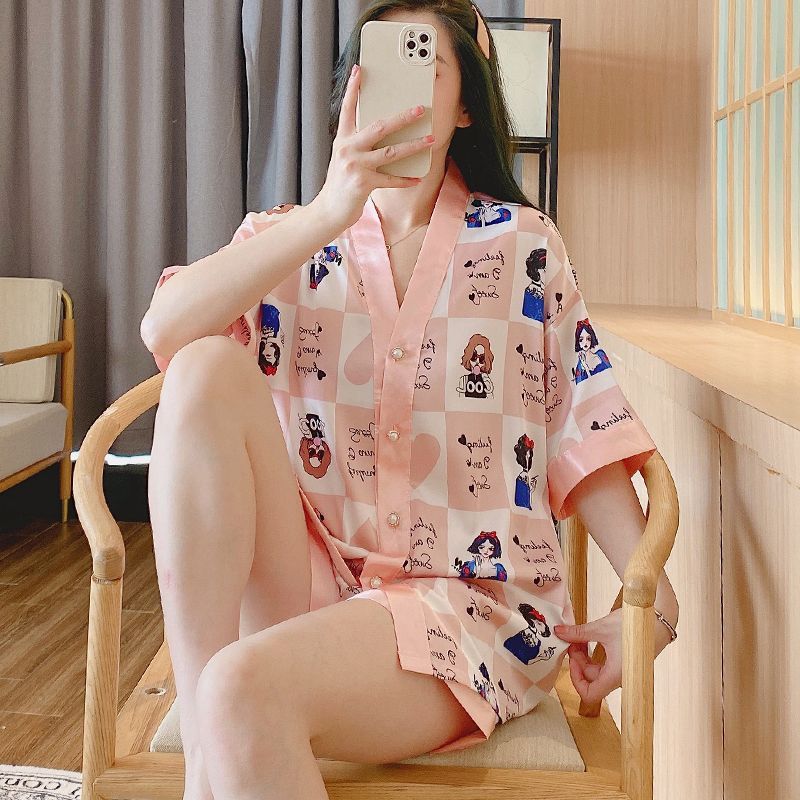 ชุดนอนสตรีสไตล์เกาหลีแขนสั้นทรงหลวม ทำจากผ้าไหมน้ำแข็ง ใส่สบายในบ้านและเหมาะสมในการสวมนอกบ้าน