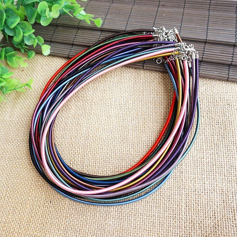 สร้อยข้อมือและสร้อยคอมัดด้วยเชือกสีแดงพร้อมอุปกรณ์เสริม TXT040501