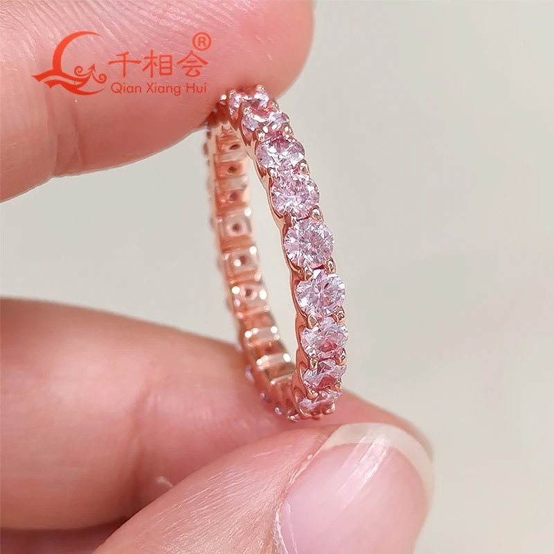 วงแหวน eternity แบบ full band สีชมพูและเหลือง พร้อมโมissanite ขนาด 0.1 ct และการเคลือบโรsegold บนเงิ