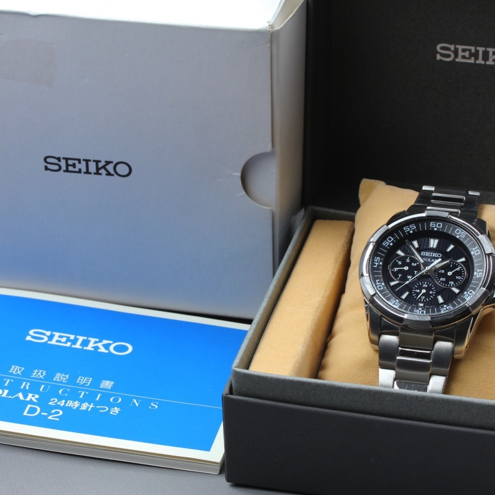 SEIKO V14J‑0BB0 Black Dial Solar 42mm Men's Watch w/ Box Paper