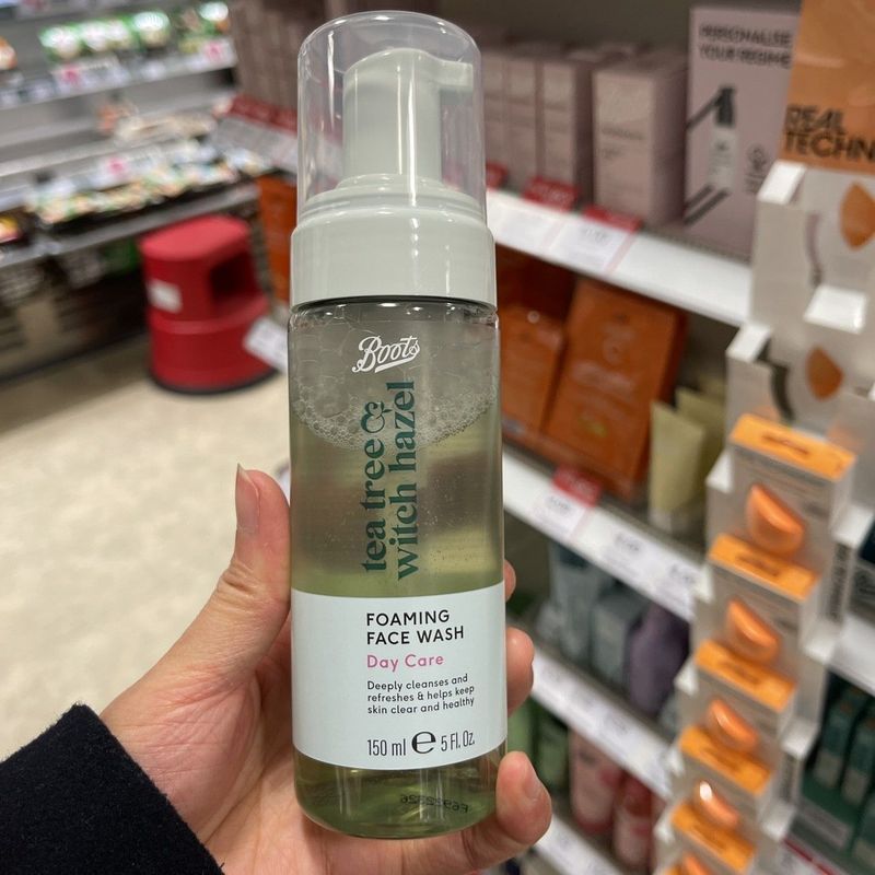 พร้อมสต็อก UK BOOTS Tea Tree Witch Hazel Mousse Foam คลีนซิ่ง ดีพ คลีนซิ่ง บาลานซิ่ง ออยล์ 150ML4.8