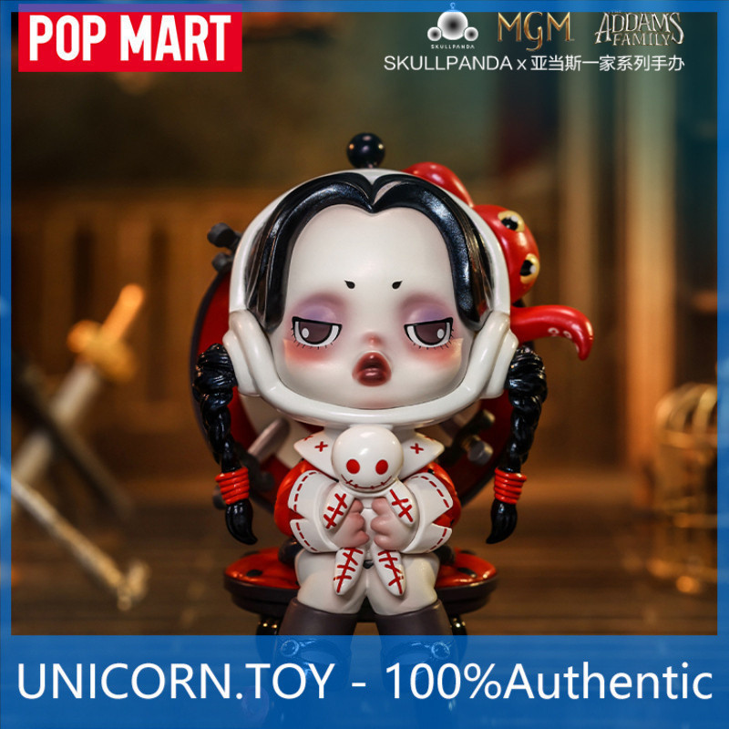 [secret] POPMART SKULLPANDA Adams Family Series Mystery Box ของขวัญเล่นอินเทรนด์
