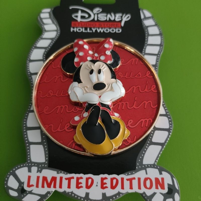 Fenghua Disney Limited Edition Minnie Mouse Collectible Badge-Movie Lovers Collection Choice/m4.61