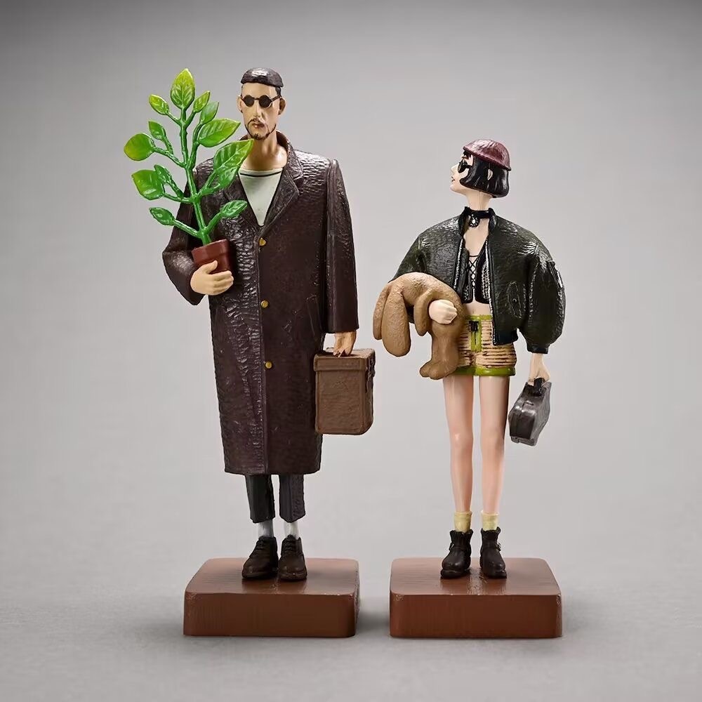 ฟิกเกอร์ Leon และ Mathilda จากภาพยนตร์เรื่อง Léon มือถือต้นไม้และตุ๊กตา สั้นๆ กล่องเดิม ของแต่งบ้าน ตกแต่งคาเฟ่ ตกแต่งห้อง แต่งบ้าน ตกแต่งคอม ของตกแต่ง โมเดลเรซิ่นคุณภาพสูง ส่งเร็ว ตุ๊กตาโมเดล โมเดลตั้งโต๊ะ โมเดลต้นไม้ โมเดลตุ๊กตา