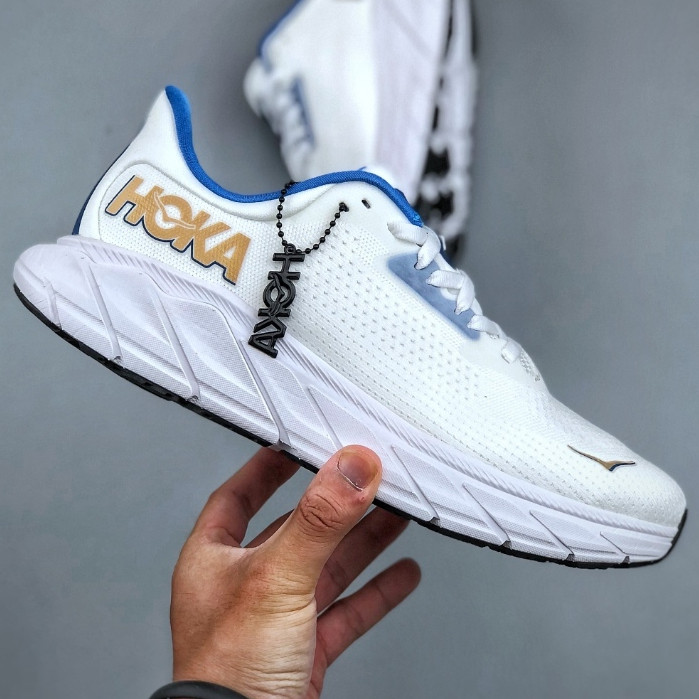 รองเท้าวิ่ง Hoka Arahi 7 และ Hoka Clifton 9 สำหรับทั้งผู้ชายและผู้หญิง