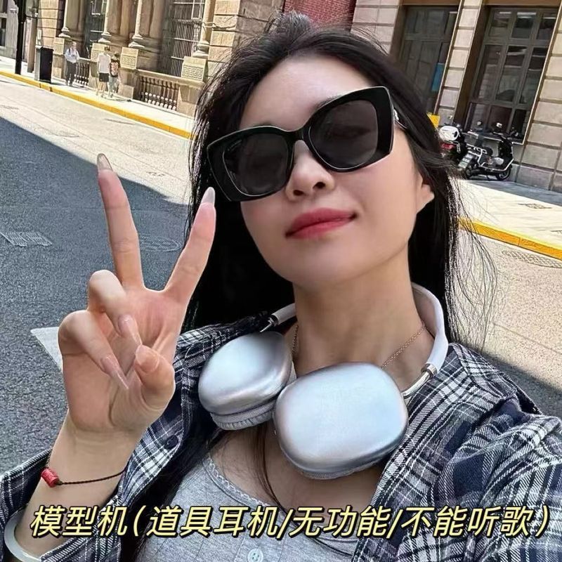 American Selfie Location ชุดหูฟังตกแต่ง Influencer คําแนะนําสินค้า JK Girl REUTERS