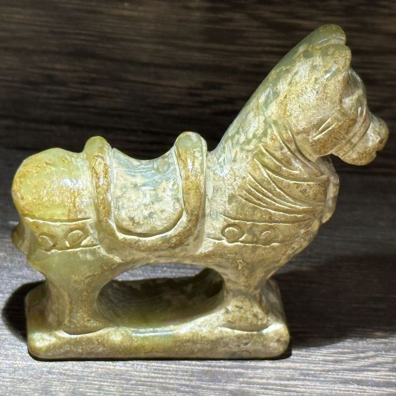 Retro เก่า Xiuyu Han Dynasty หยกโบราณโบราณเก่าหยกวัตถุหยกหยกเก่าเครื่องประดับจี้ยืนม้าเครื่องประดับ 4-17v
