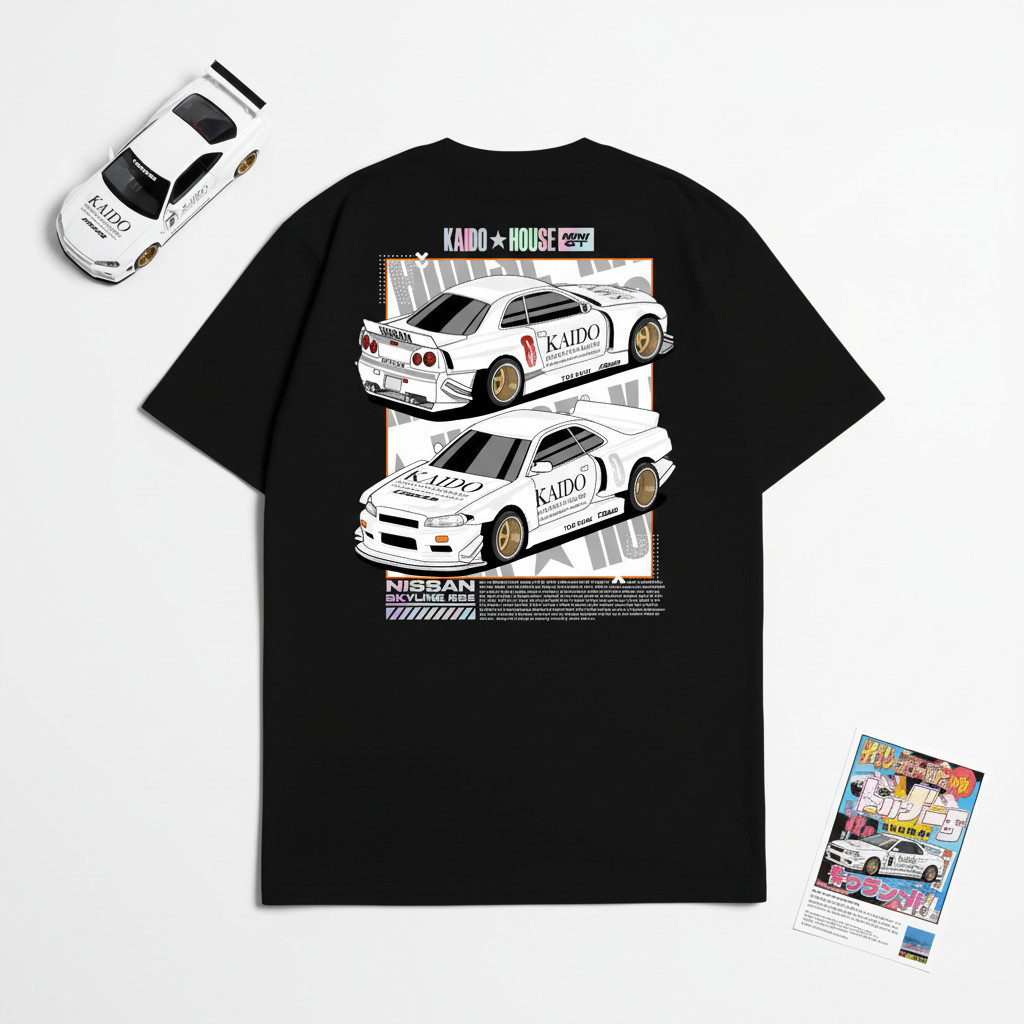 KRMK เสื้อยืด Unisex Distro เสื้อ JDM รถภาพ KAIDO HOUSE NISSAN SKYLINE R34 สีขาว MINI GT ผ้าฝ้ายหวี 