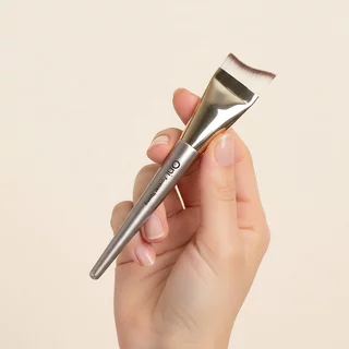 Oni Mermaid Tail Foundation Brush #Champagne โอนิ แปรงลงรองพื้นทรงหางนางเงือก สีแชมเปญสุดหรู.