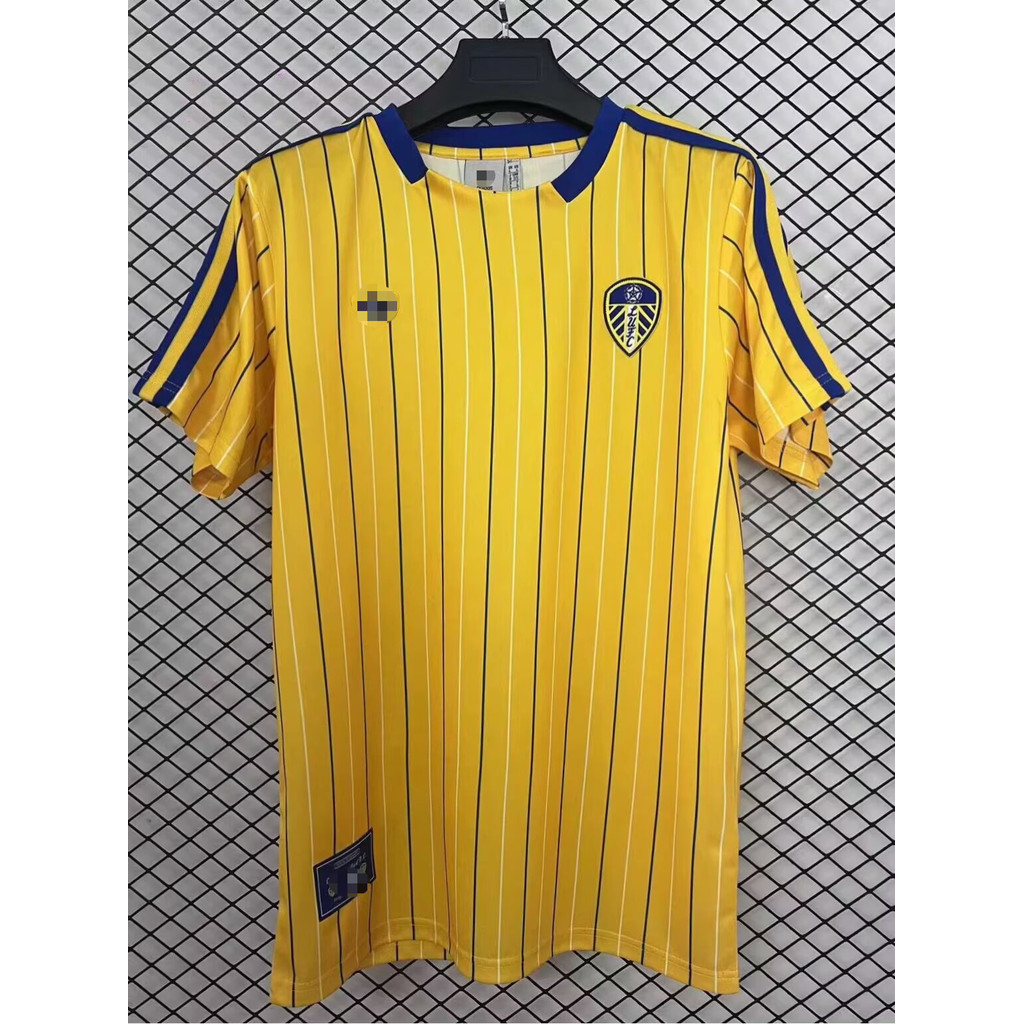 Leeds United Retro Casual Fan Edition 2025-26 เสื้อฟุตบอลแขนสั้น AAA quality มีให้เลือกหลายไซส์