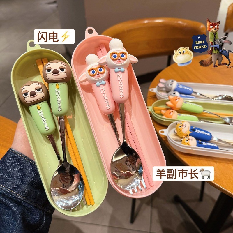 ชุดช้อนส้อมเด็ก 2 ชิ้น ช้อนส้อมลายการ์ตูน รูปแบบการ์ตูนน่ารัก ช้อน&ส้อมแสตนเลส พร้อมกล่องพกพาสะดวก - รูปที่ 3