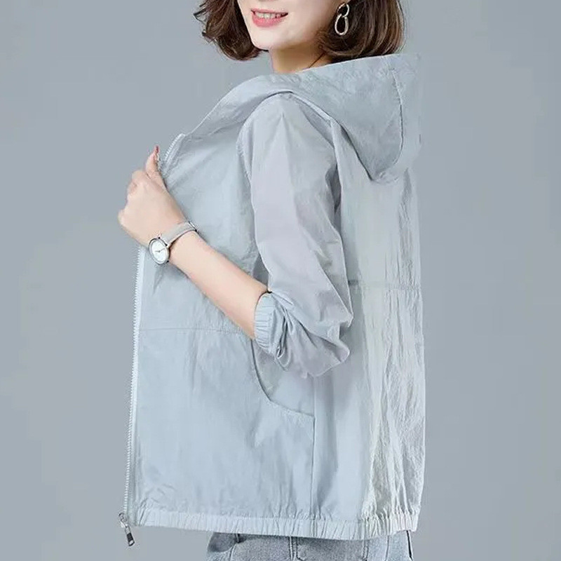 < พร้อมสต็อก คําสั่ง > M-4XL ครีมกันแดดเสื้อผ้าสุภาพสตรีฤดูร้อนสไตล์ใหม่แม่กลางอายุผู้สูงอายุกลางแจ้งระบายอากาศแขนยาวบางแจ็คเก็ต ราคา ถูกที่สุด ดีลบีเคเค แกลเลอรีภาพที่ 4