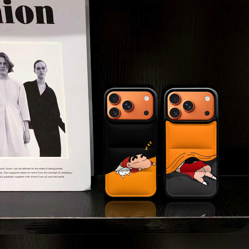 17ProMax 17Air 17Pro 17 Casing Cartoon Cute Crayon Shin-Chan Sleeping Down Jacketเคสโทรศัพท์เหมาะสําหรับiPhone 17 Pro-Max 16promax 15 14Pro 14Max 13ProMax 12 12ProMax 11 – โปรปัง