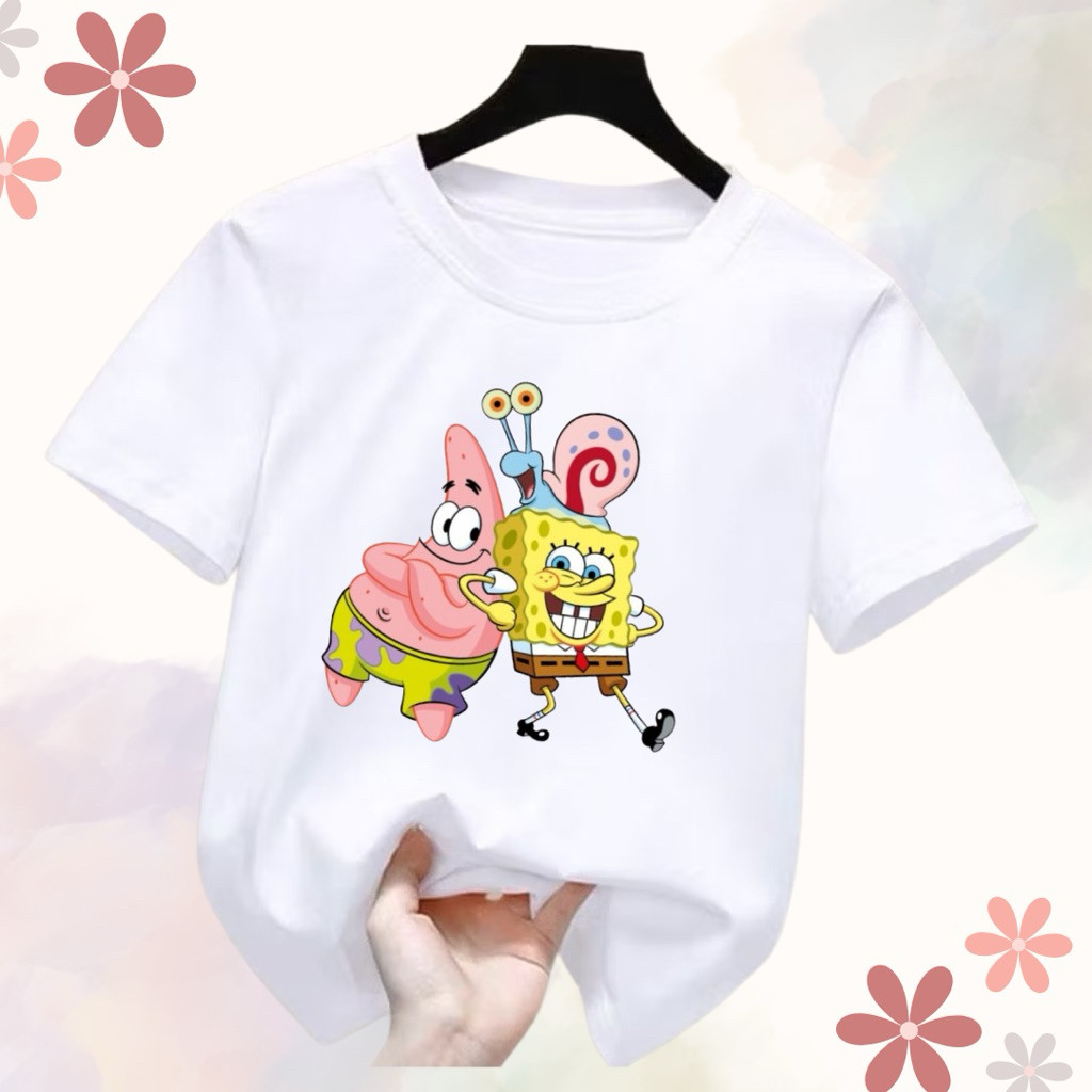 เสื้อยืดเด็ก Unisex พร้อมรูปภาพ SPONGEBOB น่ารัก ท็อปส์ซูสําหรับเด็กชายและเด็กหญิง อายุ 2-11 ปี COMB