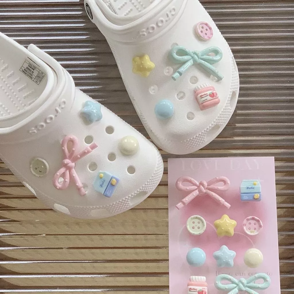รองเท้า Dopamine Star Bow Hole กับปุ่มรองเท้า DIY ลายดอกไม้น่ารัก สามารถถอดเปลี่ยนได้