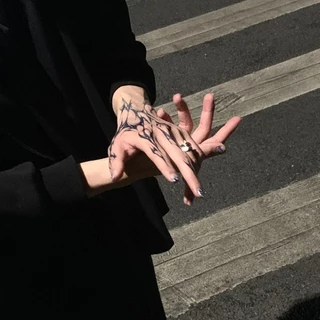 ถุงมือลายสักแบบมือกลับสำหรับ 여성 กันน้ำ ติดทนนานถึง 15 วัน