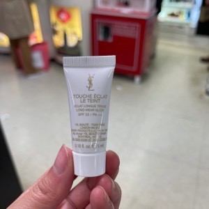 รองพื้น ครีมรองพื้น พร้อมสต็อก Saint Laurent YSL Supermodel Liquid Foundation 5ML มาพร้อมครีมกันแดดผ