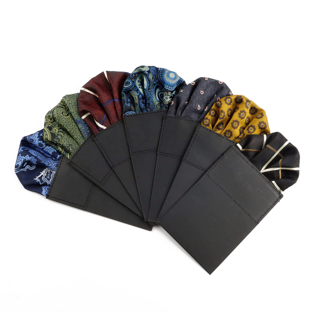 ZONFAZ กระเป๋าแฟชั่นผู้ชาย ทำจากผ้าพอลิเอสเตอร์ลาย Paisley สีฟ้าและแดง มาพร้อมของใช้ในกระเป๋า