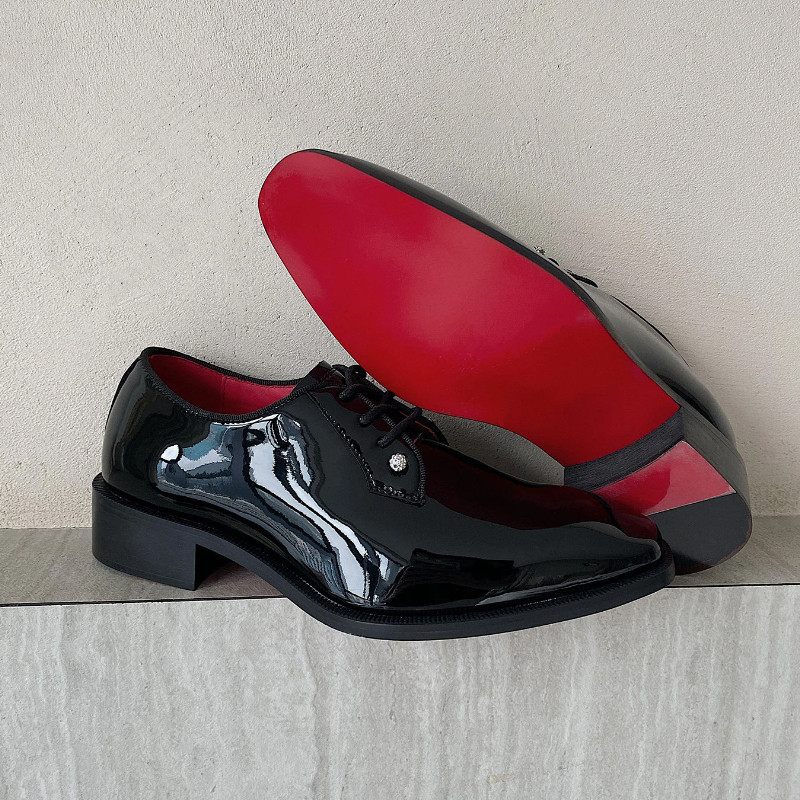 2026 ใหม่สไตล์ Derby รองเท้าอย่างเป็นทางการ CL สีแดงของแท้หนัง Lace-Up รองเท้าหนังทํางาน Commuter ขั้นสูงความสูงเจ้าบ่าวรองเท้าแต่งงาน