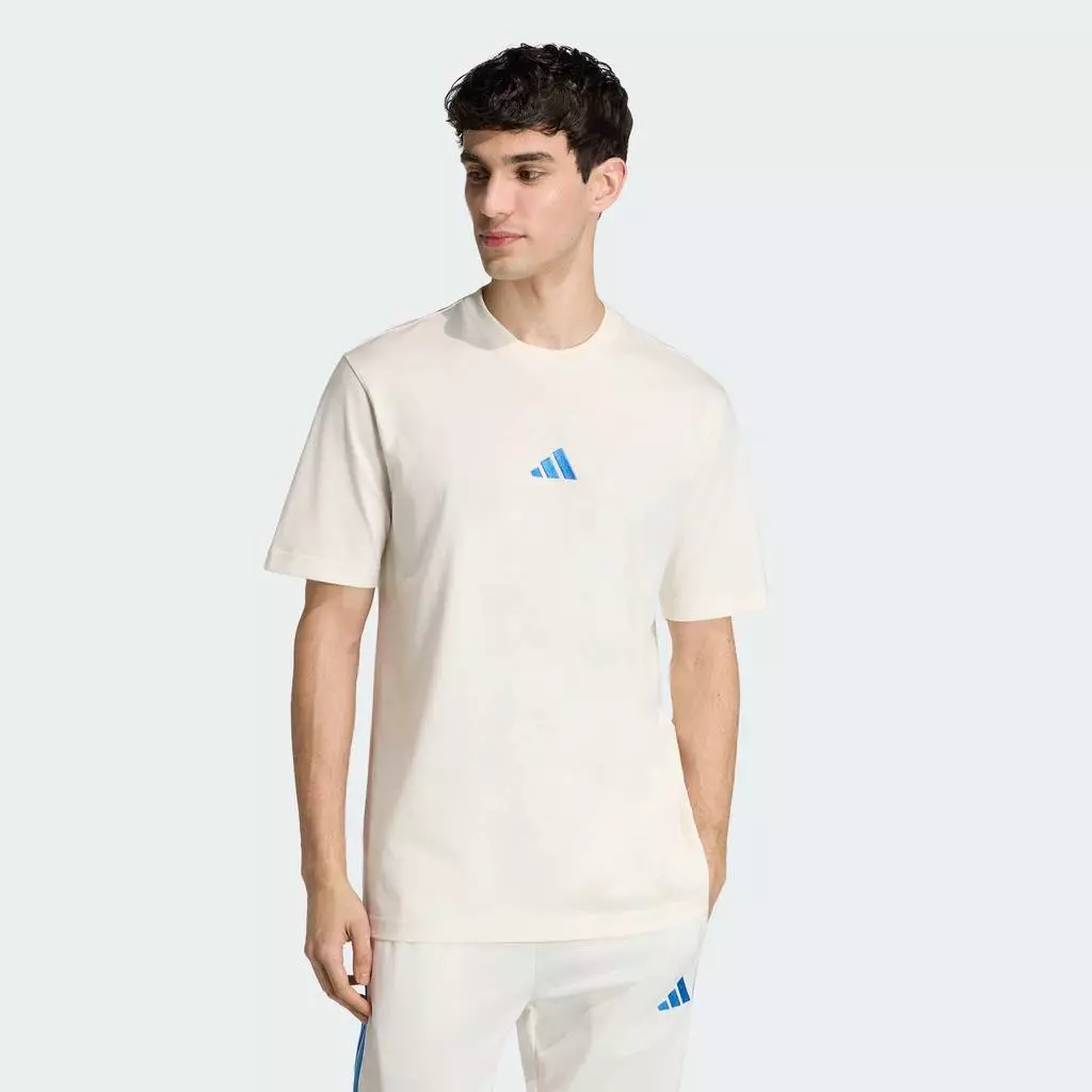 adidas ไลฟ์สไตล์ เสื้อยืดผ้าซิงเกิลเจอร์ซีย์ Essentials Small Logo ผู้ชาย สีขาว KC0904