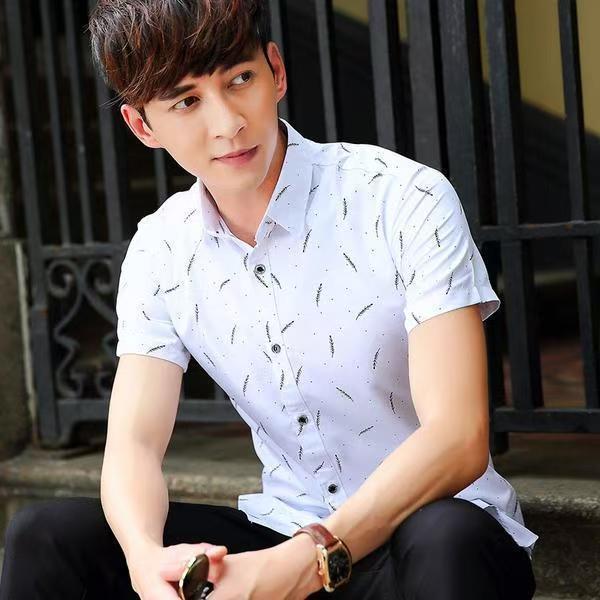 ฤดูร้อนเสื้อแขนสั้นผู้ชายรุ่นเกาหลีบางพอดีวัยรุ่นเสื้อแขนสั้นแฟชั่นผู้ชายนักเรียนเสื้อโปโลสบาย ๆ M-3XL