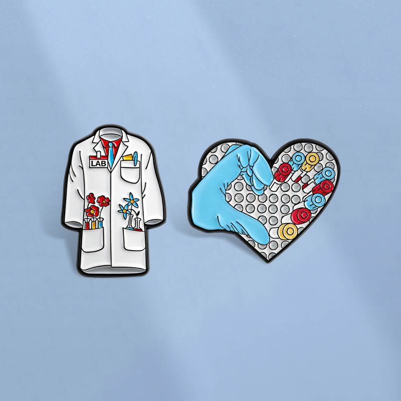 เสื้อโค้ตขาวห้องทดลองพร้อมเข็มกลัดหัวใจ และเครื่องประดับ Lapel Pins สำหรับนักวิทยาศาสตร์ และของขวัญเพื่อน