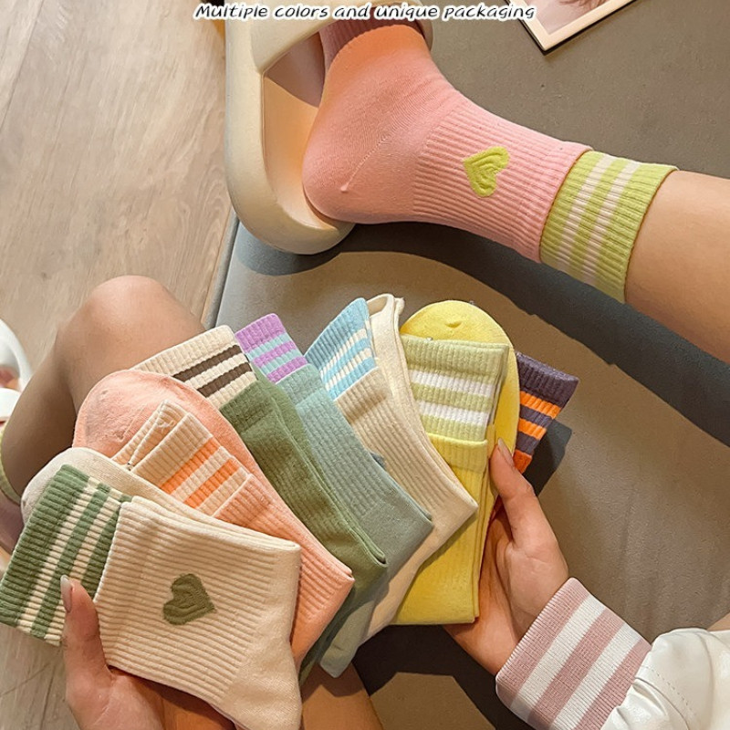 ถุงเท้าสไตล์เกาหลี ลายรูปหัวใจและภาพเก๋ จากผ้าฝ้าย สวมใส่ง่าย ระบายอากาศดี เหมาะสำหรับวันสบายหรือนักเรียน