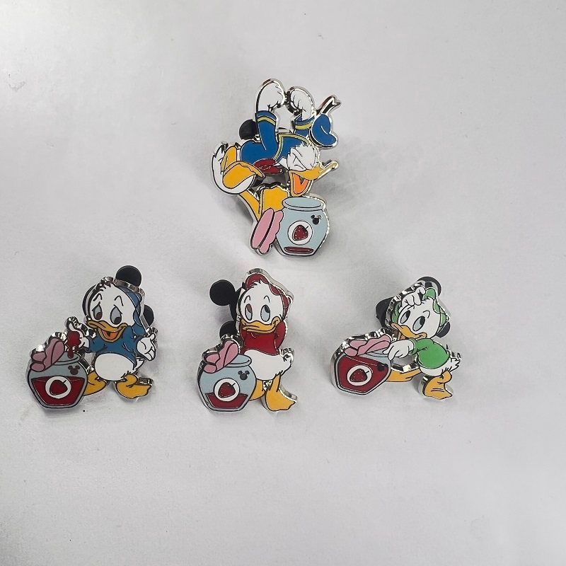 Disney Badge Disney Pin Disney Pin Disney Medal Donald Duck Three Nephews Du Er Huier Luer