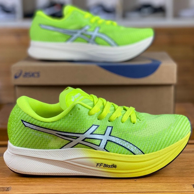 UO Y9 Magic Speed 2 ผู้ชายผู้หญิงรองเท้าวิ่ง Magic Speed 3 รองเท้าผ้าใบกันกระแทกน้ําหนักเบา 1012B274