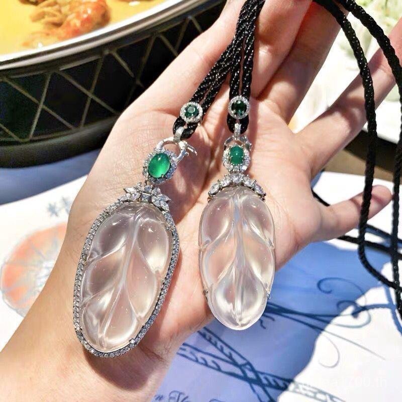 หญิงน้ําแข็ง Chalcedony หยก Ruyi หยกจี้ Leaf จี้ Chalcedony ธรรมชาติ Agate Leaf สร้อยคอพระพุทธรูปชาย