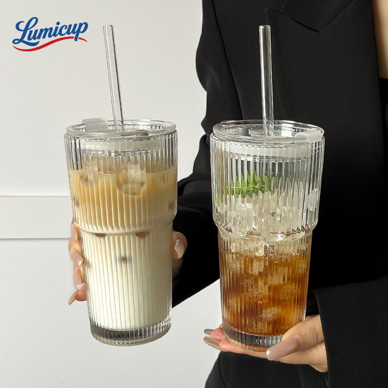 แก้วกาแฟเย็นลายริ้วพร้อมฝาและหลอด | แก้วน้ำชาเย็น น้ำผลไม้ ค็อกเทล | อุปกรณ์คาเฟ่สุดหรูถ่ายรูปสวย