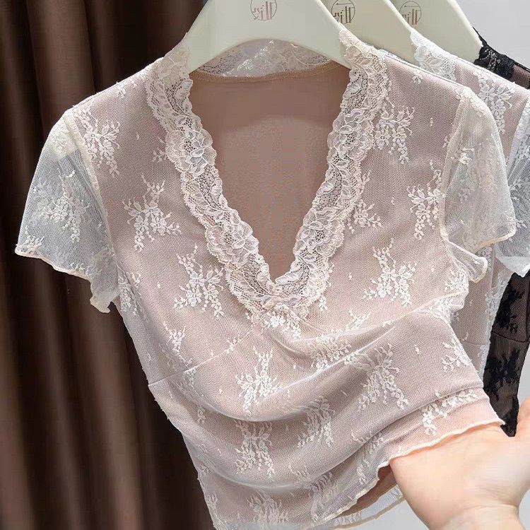 เสื้อยืดผู้หญิงสั้น คอลีนแบบวีลึก สีดำ ทรงสวยและเซ็กซี่