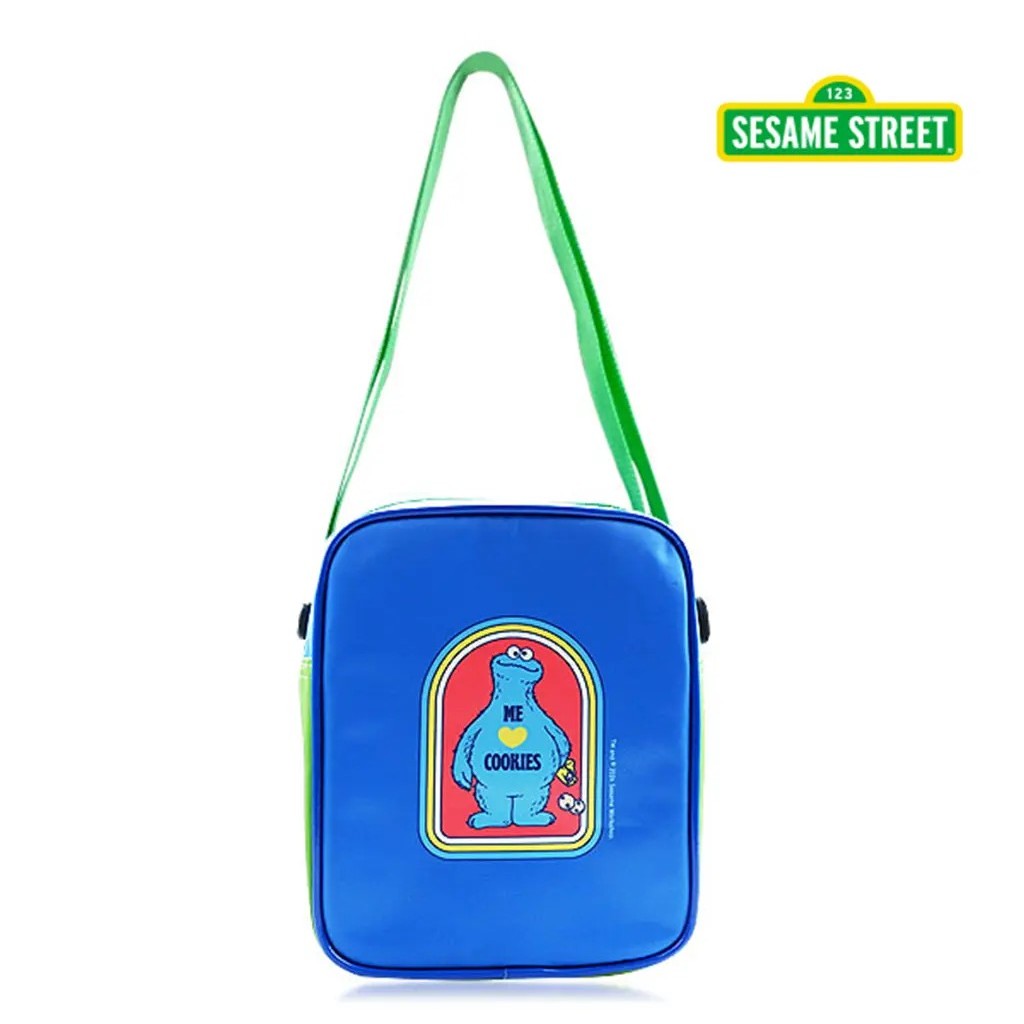 Bundanjai (หนังสือ) SST6-กระเป๋าสะพายข้าง M : Sesame Street-6D Crossbody M-Bag (SST6D CBB-M-BL16.5) 