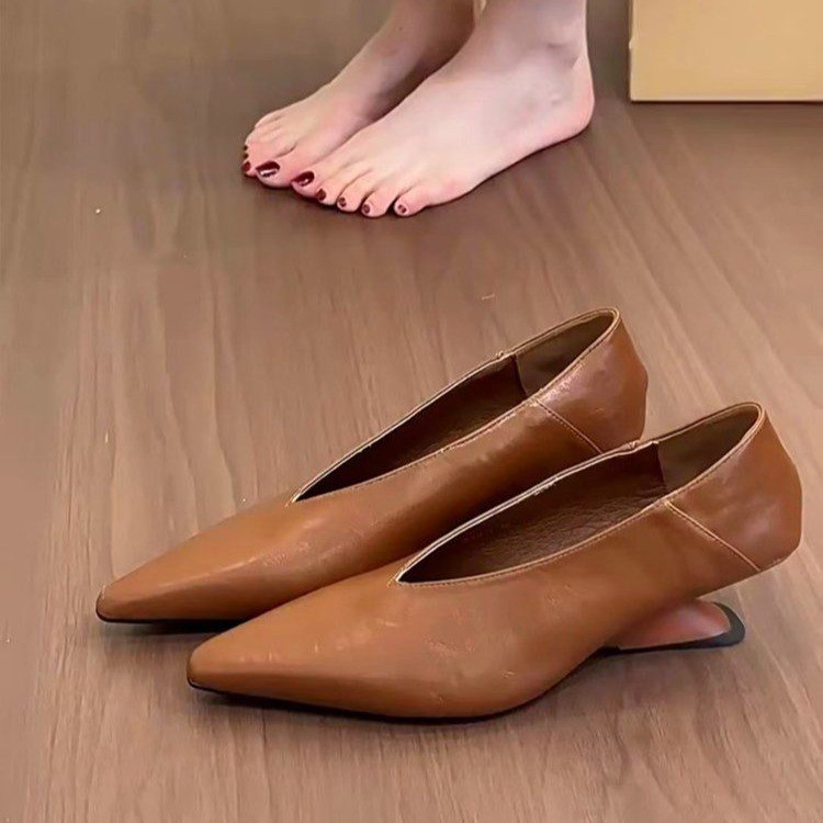 รองเท้าส้นสูงผู้หญิง Pointed Toe ส้นหนา ดีไซน์ Slip-On ปากลึก