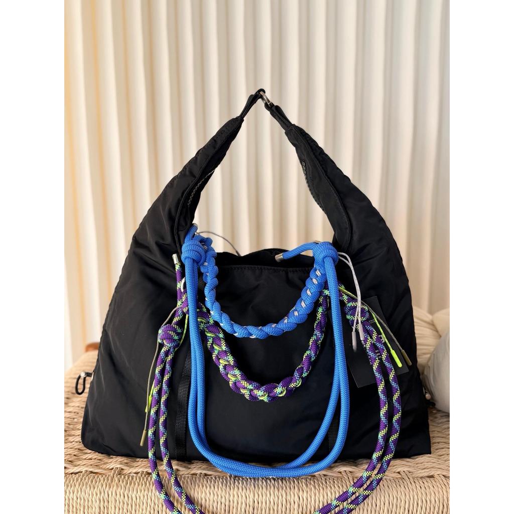 2026 สไตล์ใหม่ญี่ปุ่น top Cloud Tote กระเป๋าไนลอนแนวโน้มแฟชั่นขนาดใหญ่ความจุกลางแจ้ง Drawstring ปากแฟชั่นสุภาพสตรีไหล่กระเป๋าปรับ