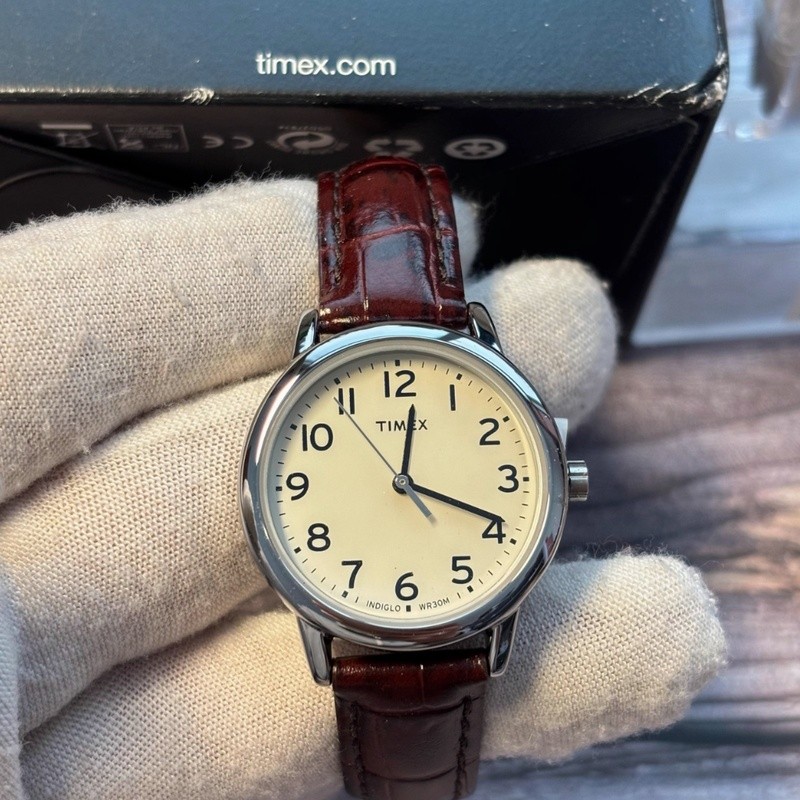 American timex timex timex Ladies Simple Watch Luminous TW2R30300 นาฬิกาสายหนังแท้