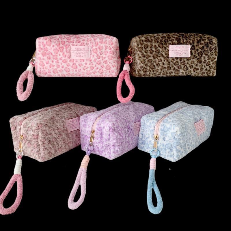 good กระเป๋าแต่งหน้าตุ๊กตาพร้อมที่จับกระเป๋าเดินทางนุ่มกระเป๋าเก็บเครื่องสําอางแบบพกพา Love Print Or