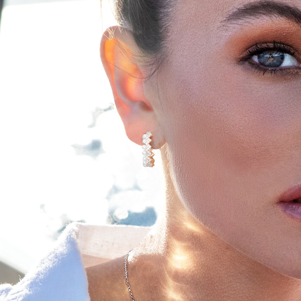 ต่างหูมุกแบบห่วงขึ้นและลง สไตล์โรสโกลด์ APM Monaco