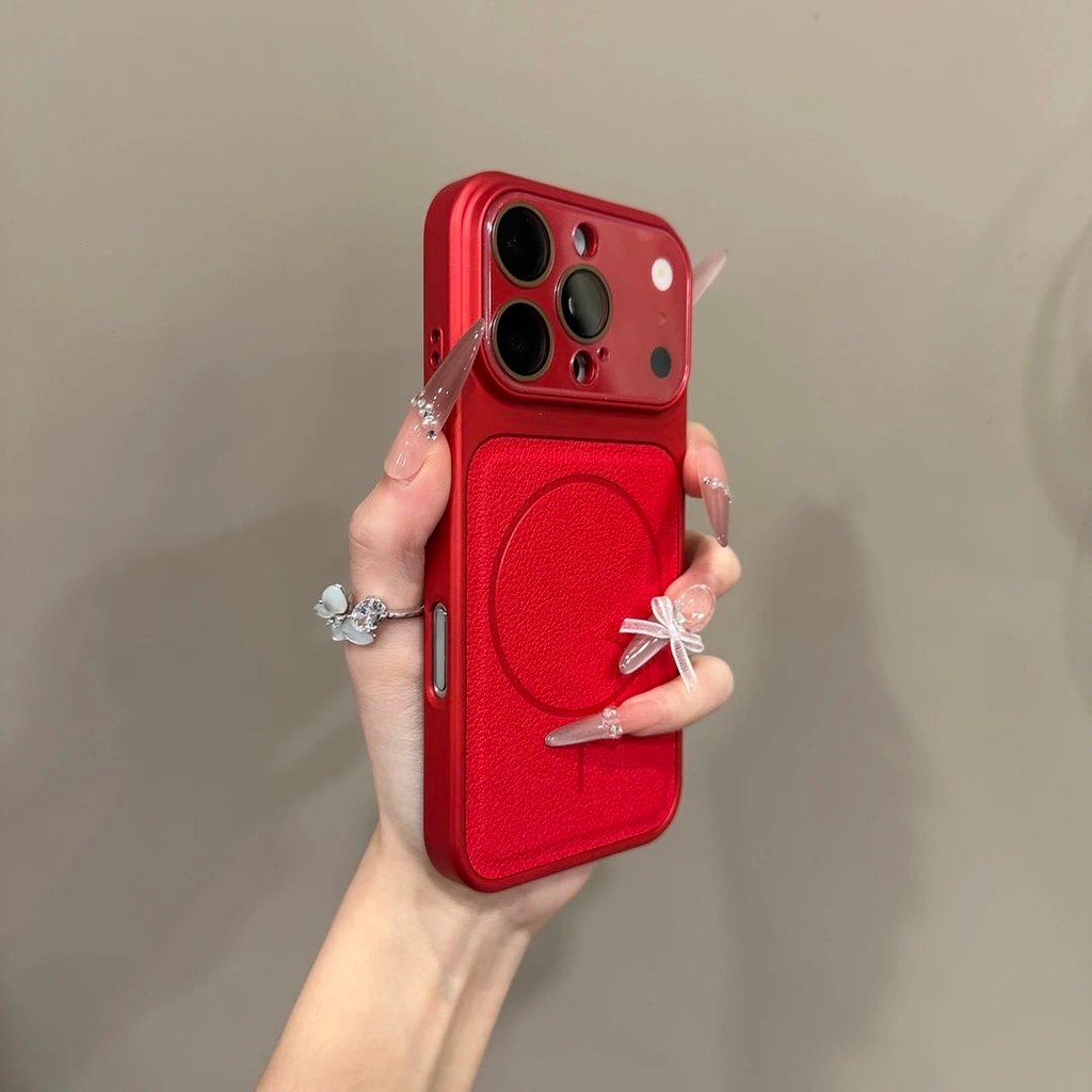 หรูหราสีแดงหน้าต่างขนาดใหญ่ลิ้นจี่ผิวรูปแบบแม่เหล็กดูดเคสโทรศัพท์สําหรับ ไอโฟน17 16 15 14 13 มือโปร สูงสุด กันกระแทกป้องกันกล้องป้องกันการตกฮาร์ดปกหลัง
