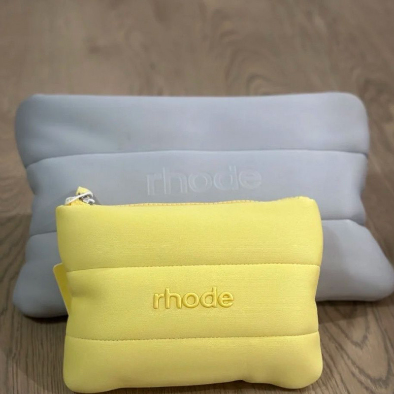 Rhode ฤดูร้อน Limited Edition Lemon Yellow กระเป๋าแต่งหน้า ความจุใหญ่ ดีไซน์สวย ใช้งานได้จริง