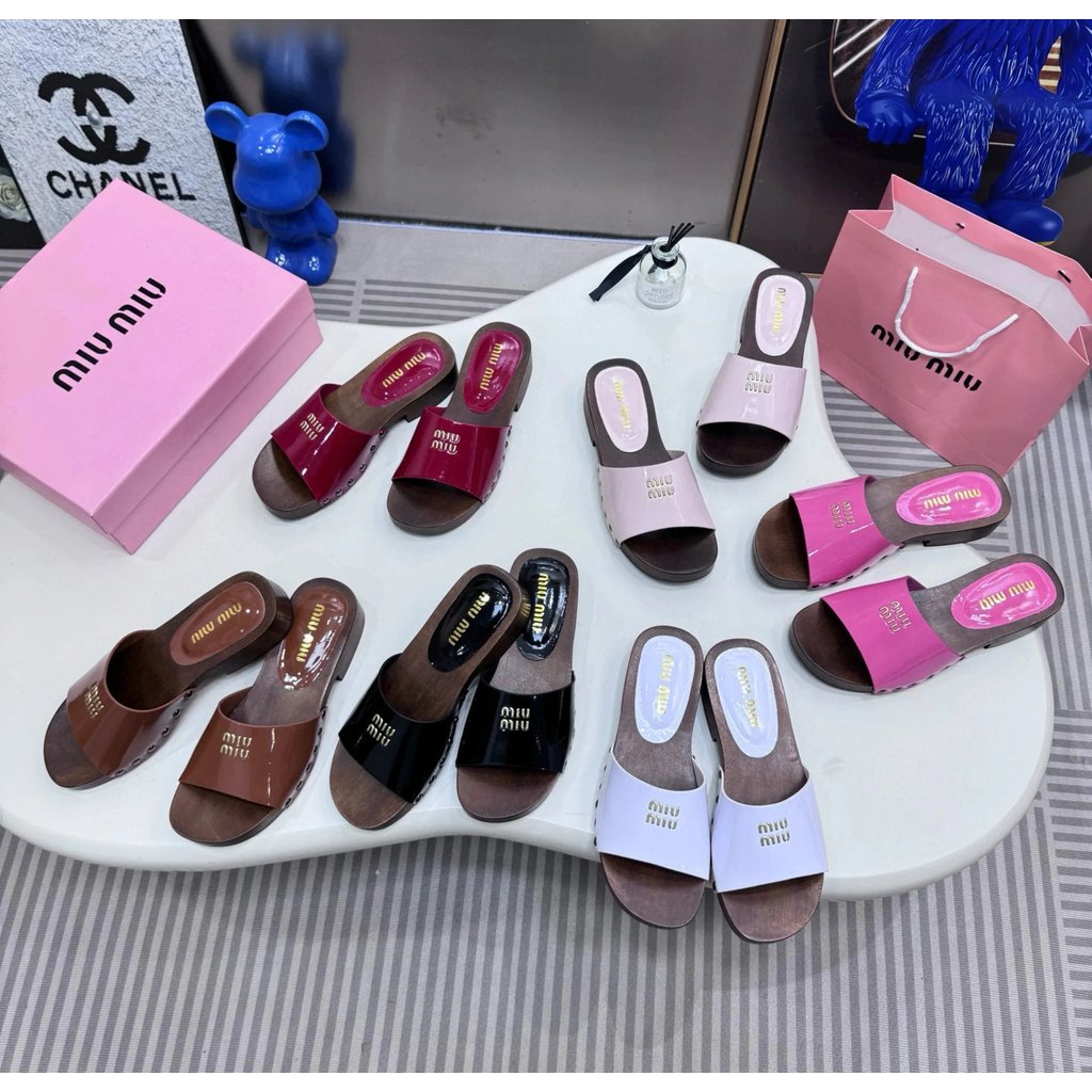 Miumi * Miumi Catwalk สไตล์รองเท้าแตะ Miumi ไม้ Gilding ด้านข้าง Rivets Frosted หนังรองเท้าแตะรองเท้