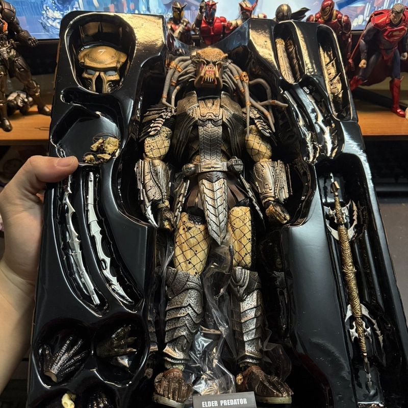 【พร้อมส่ง】predator figure model neca NECA feral ฟิกเกอร์ Ultimate Elder Predator mask scar model kit