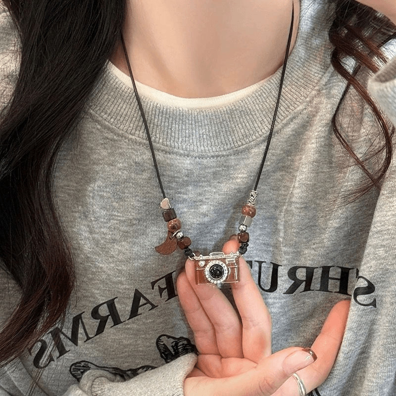 LunaLush✨เสื้อคุณภาพดี สร้อยคอผู้หญิง สร้อยคอ ดีเทลจี้ลายกล้อง สไตล์เกาหลี “BRL-23” ราคา ถูกที่สุด ดีลบีเคเค แกลเลอรีภาพที่ 2