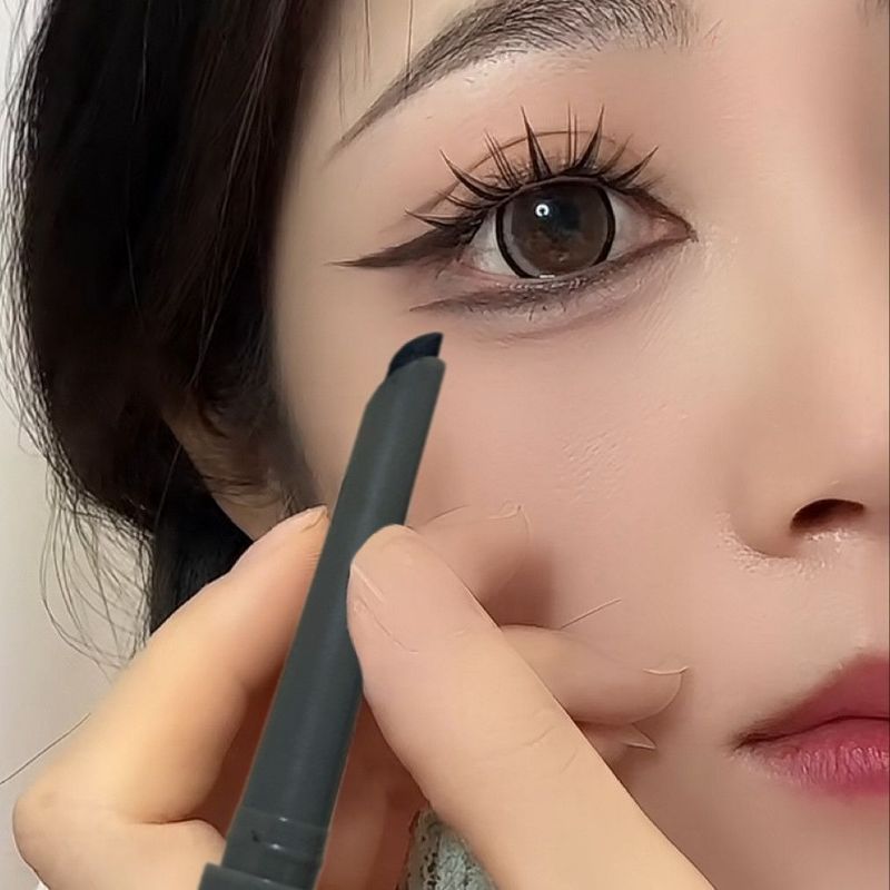 Fox Eyeliner Non-Smudge กันน้ําเหงื่อเจลติดทนนานอายไลเนอร์สามเณรโกหก Silkworm Blade อายไลเนอร์ล่างสไ