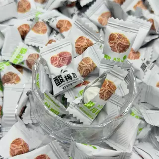 ลูกอมบ๊วยเคี้ยวหนึบรสเปรี้ยวหวาน หอมกลิ่นบ๊วยเต็มรสชาติ เม็ดเล็กพกง่าย อร่อยเพลินหยุดไม่อยู่