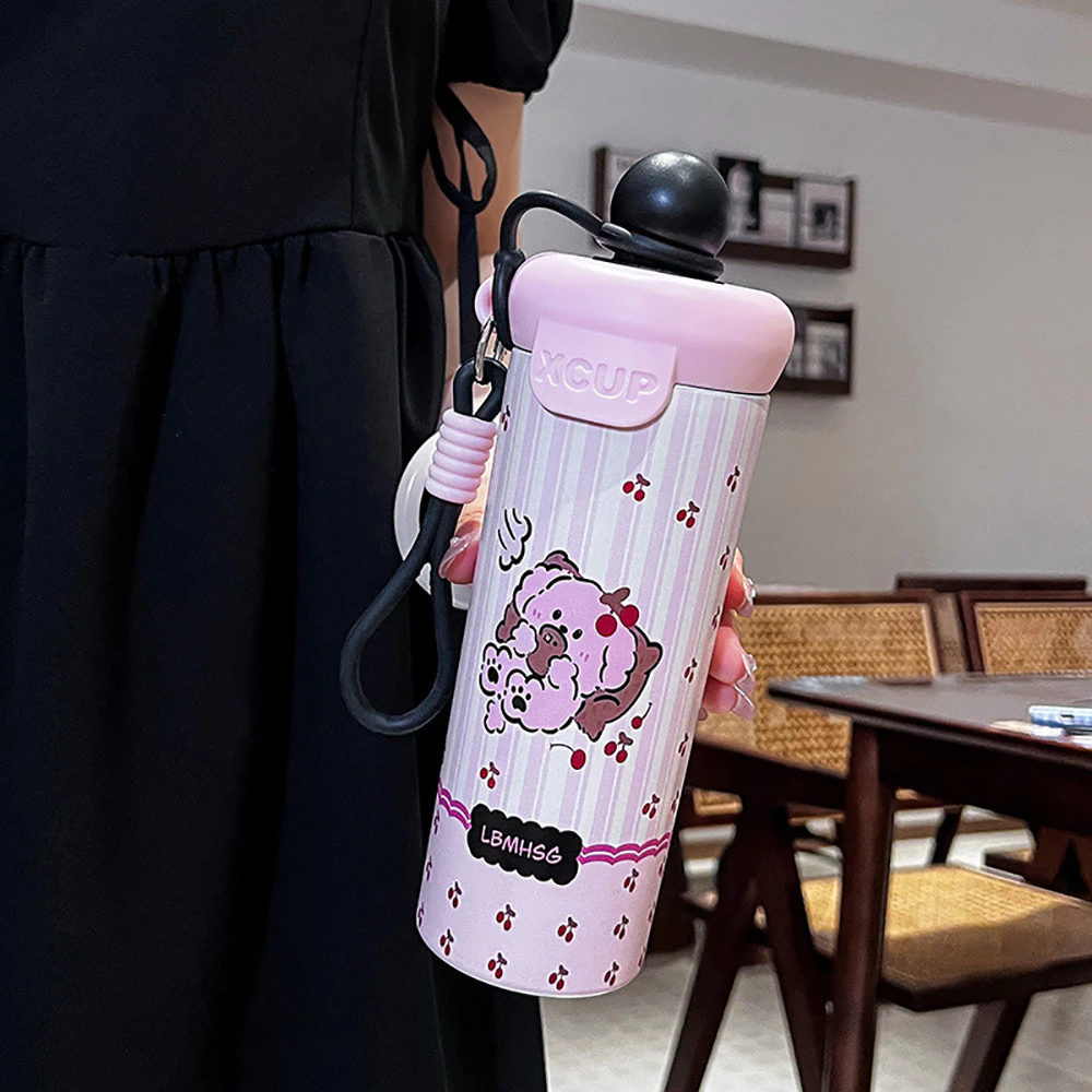ขวดน้ำสุญญากาศน่ารัก ดีไซน์สร้างสรรค์ ขนาด 600 มล. ทำจากสแตนเลส 316 พกพาสะดวก มีหลอดดูด เหมาะสำหรับนักเรียน thumbnail 10