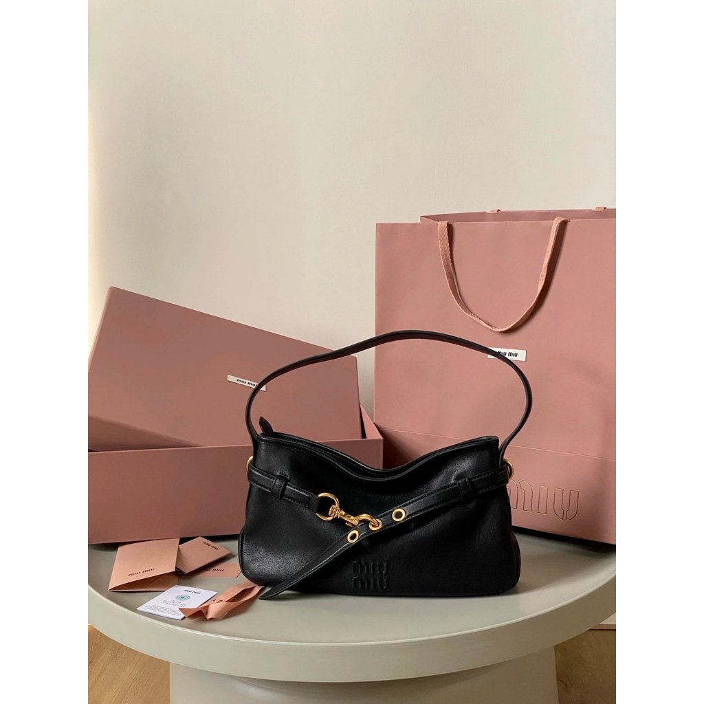 กระเป๋า Miumiu หนังแท้ แบบไหล่เดียว Series ใหม่ Aventure Mumu - Messenger & Clutch Bag