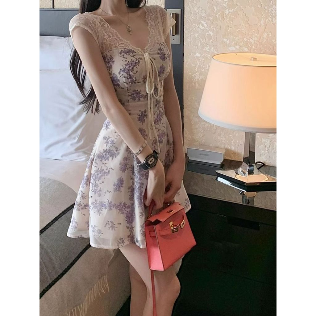 [ลดราคา] กระโปรง Wisteria Heart-wrapped สไตล์ฝรั่งเศส femnin มีสายคล้องคอ และเอวทight สำหรับวันหยุด