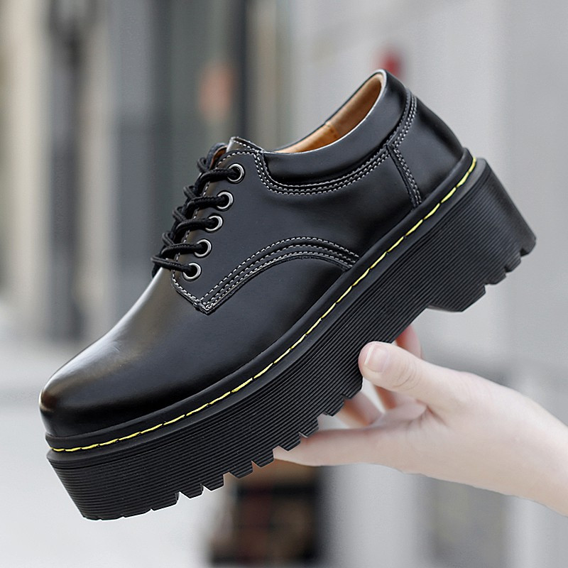 Dr. Martens Air Wair Martin Boots แบบครัสตี้ สำหรับผู้หญิง